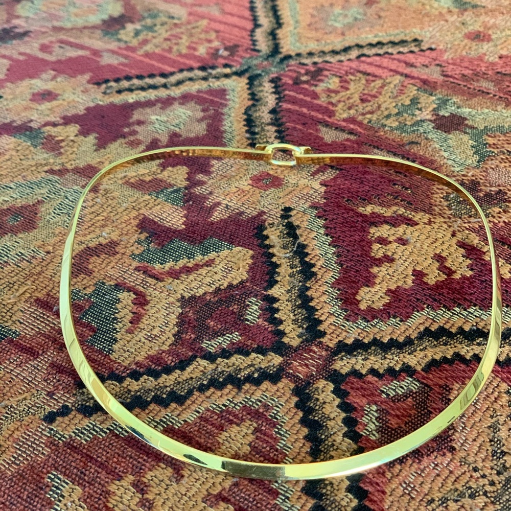 Gold plated metal necklace with clasps